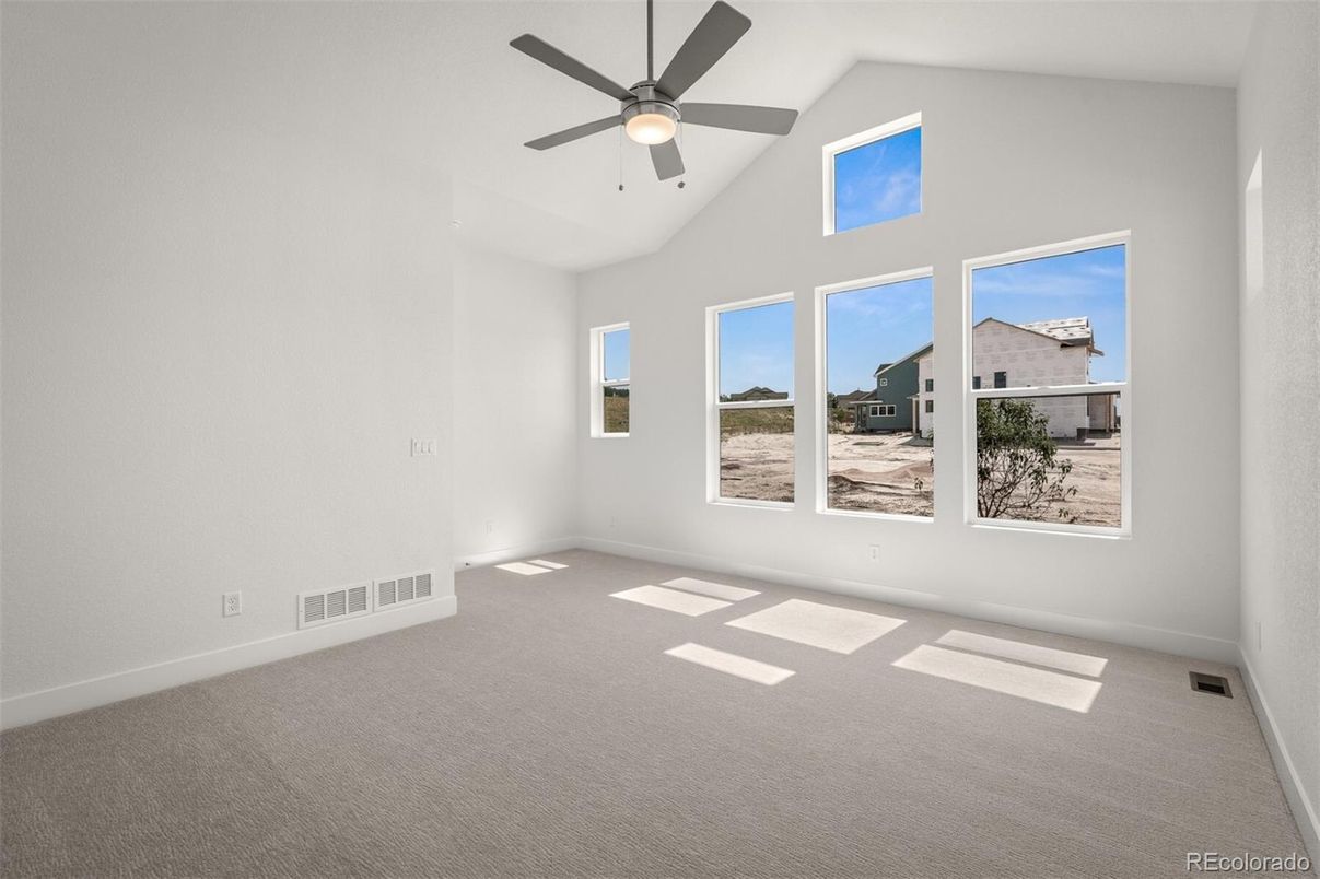 Empty room, Interior