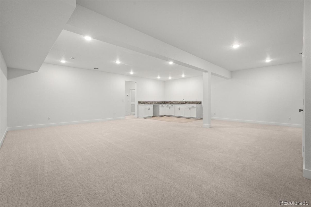 Empty room, Interior, Recessed Lighting