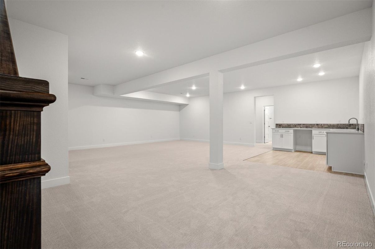 Empty room, Interior, Kitchen, Recessed Lighting