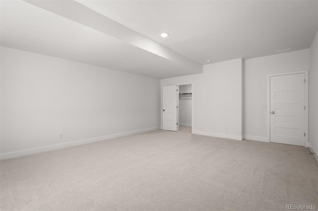 Empty room, Interior, Recessed Lighting