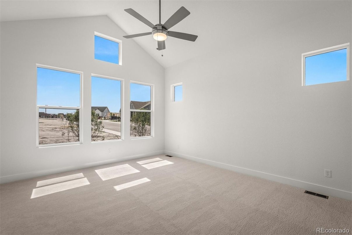 Empty room, Interior