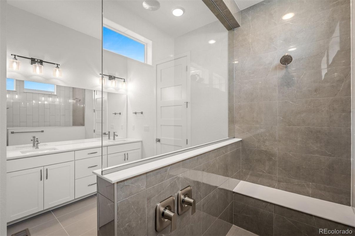 Bathroom, Dual Sink Vanities, Interior, Recessed Lighting