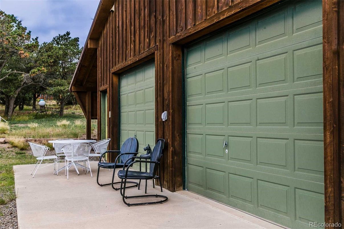 Detached Garage, Exterior