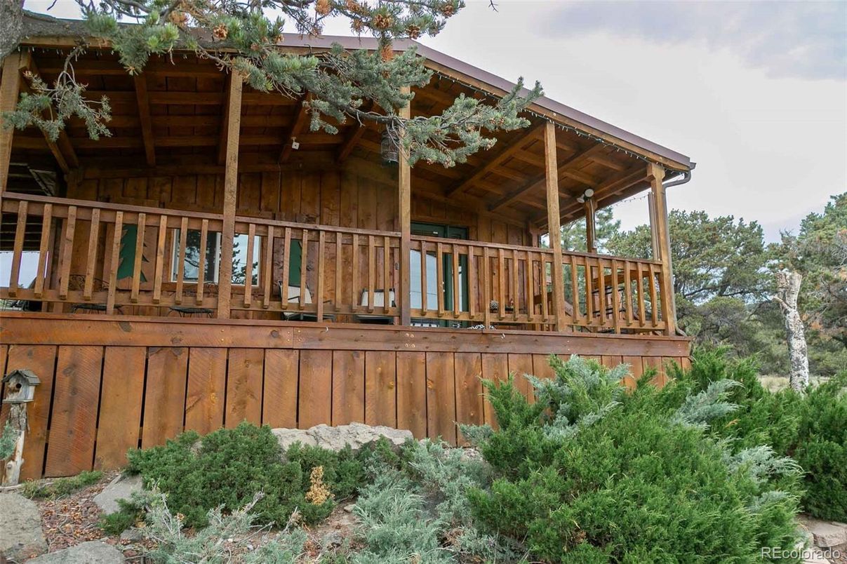 Exterior, Facade, Log Home