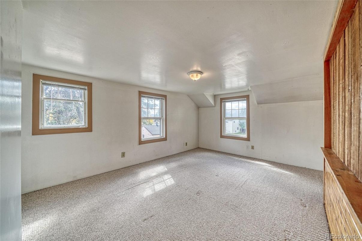 Empty room, Interior