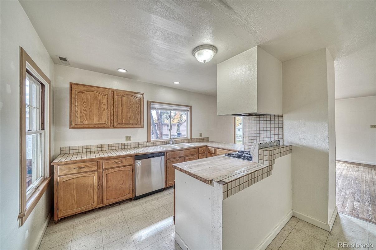 Interior, Kitchen, Recessed Lighting, Tile Countertops