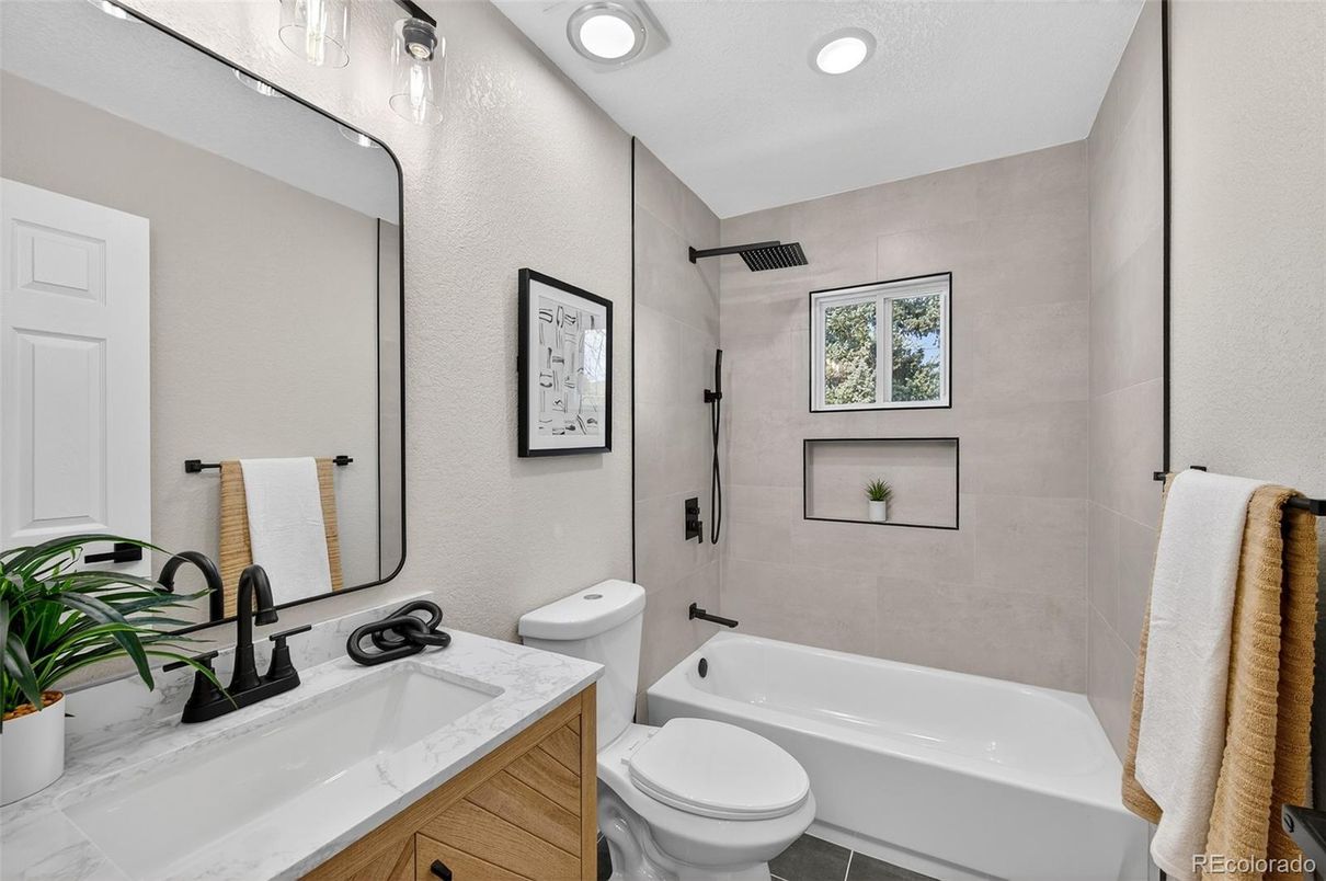 Bathroom, Interior, Recessed Lighting