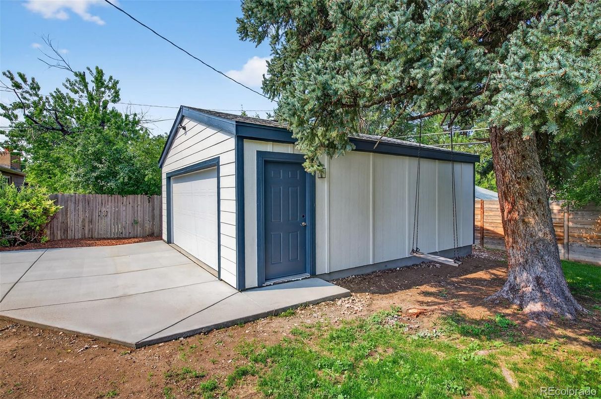 Detached Garage, Exterior