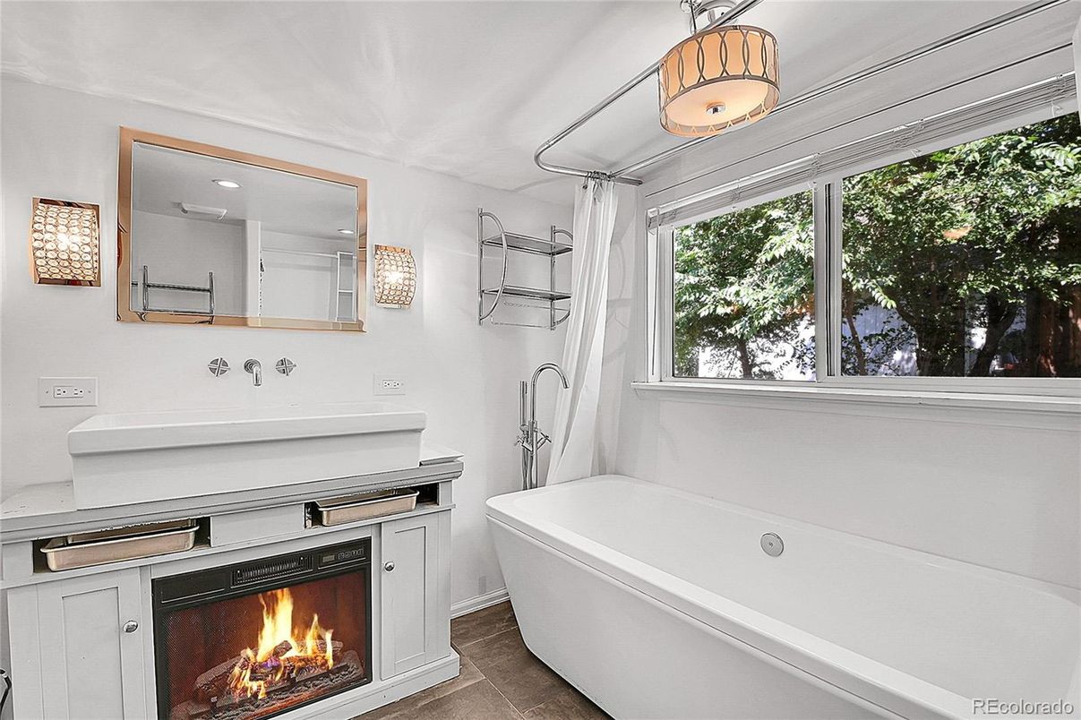 Bathroom, Fireplace, Free Standing Baths, Interior, Recessed Lighting