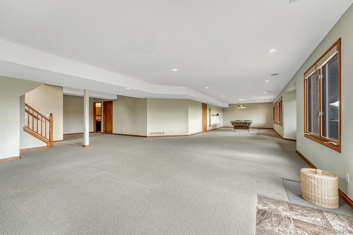 Empty room, Interior, Recessed Lighting