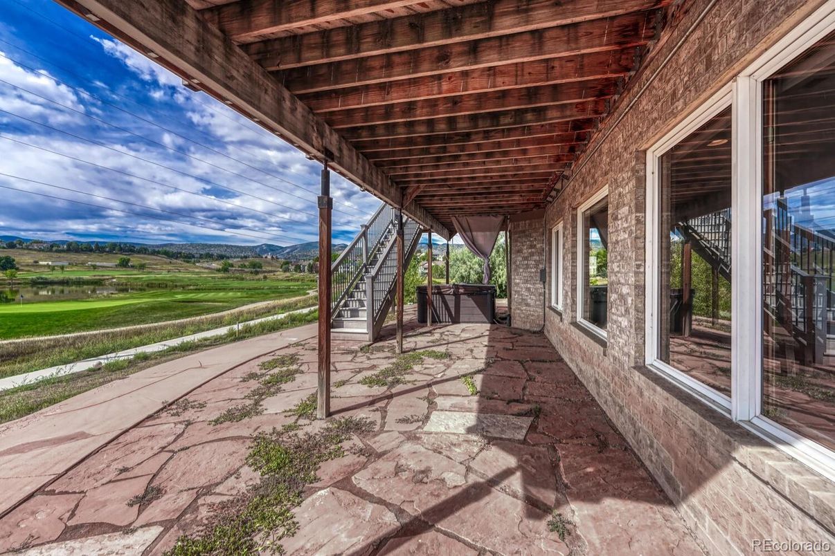 Exterior, Wooden Beams