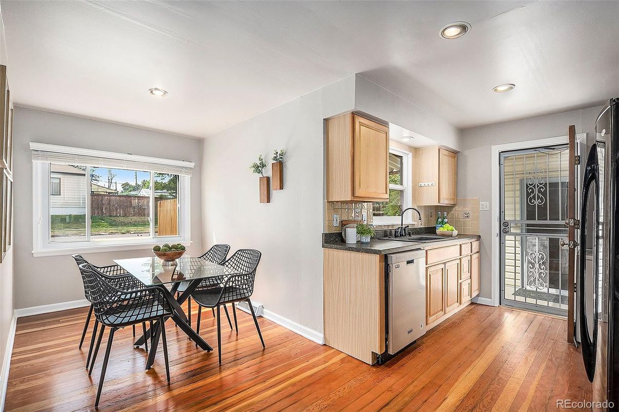 Dining room, Interior, Kitchen, Recessed Lighting, Wood Texture Flooring