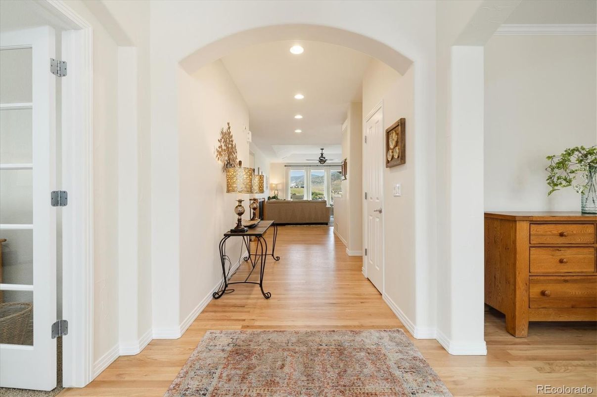 Interior, Recessed Lighting, Wood Texture Flooring