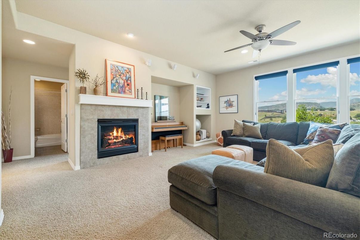 Fireplace, Interior, Living room, Piano, Recessed Lighting