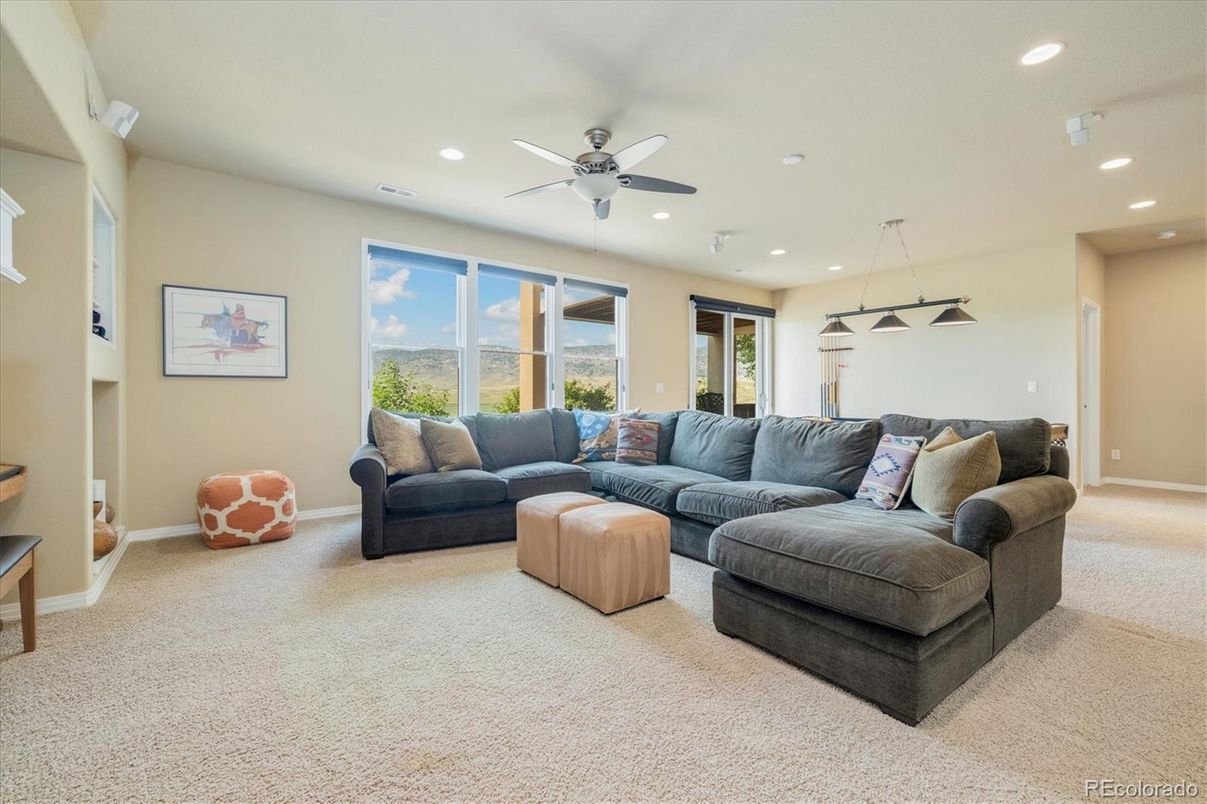 Interior, Living room, Pendant Lights, Recessed Lighting