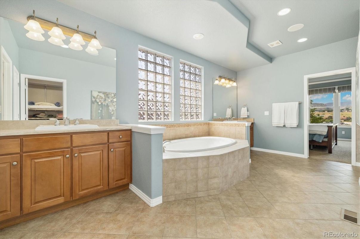 Bathroom, Interior, Recessed Lighting