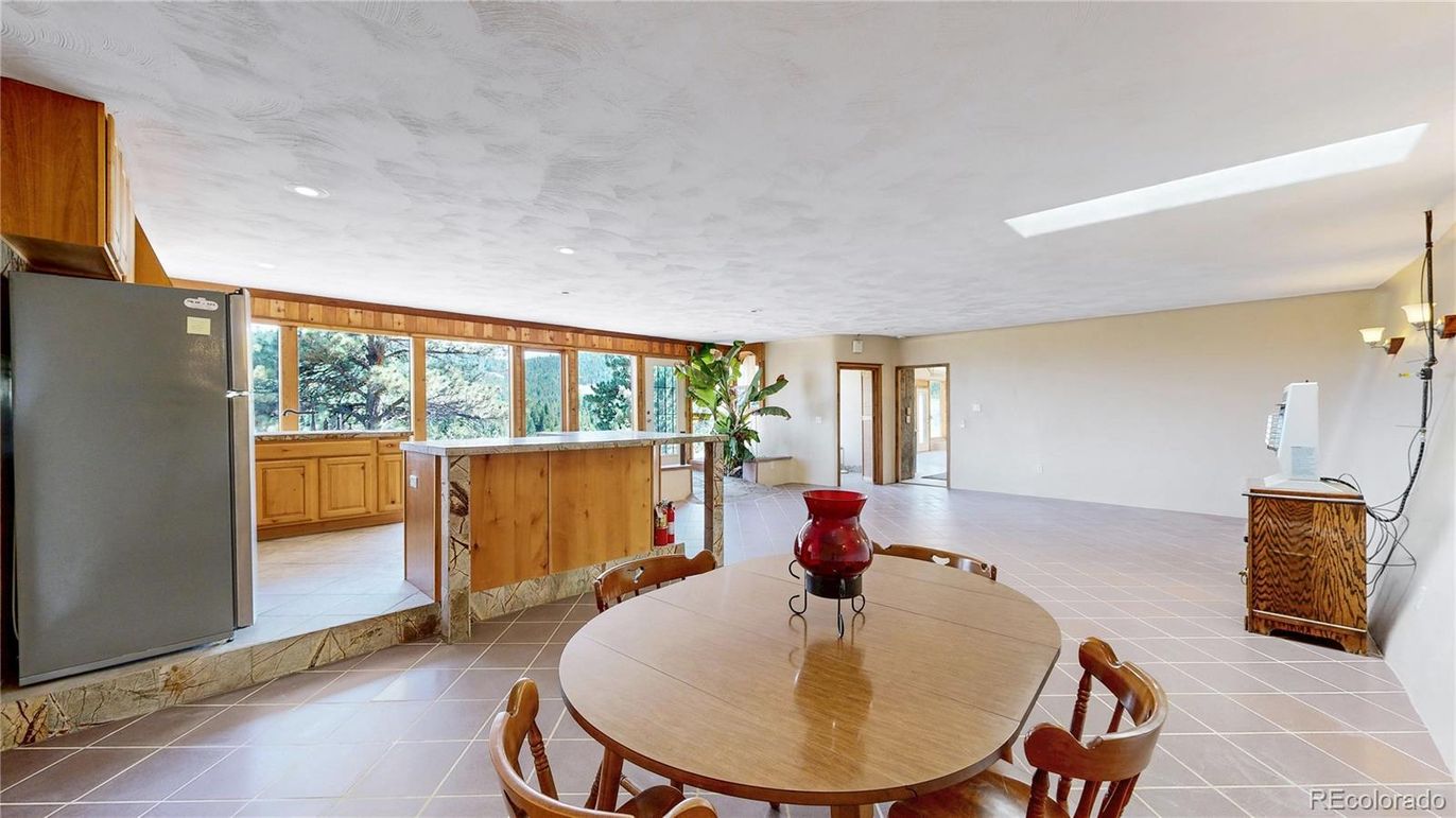 Dining room, Interior, Recessed Lighting