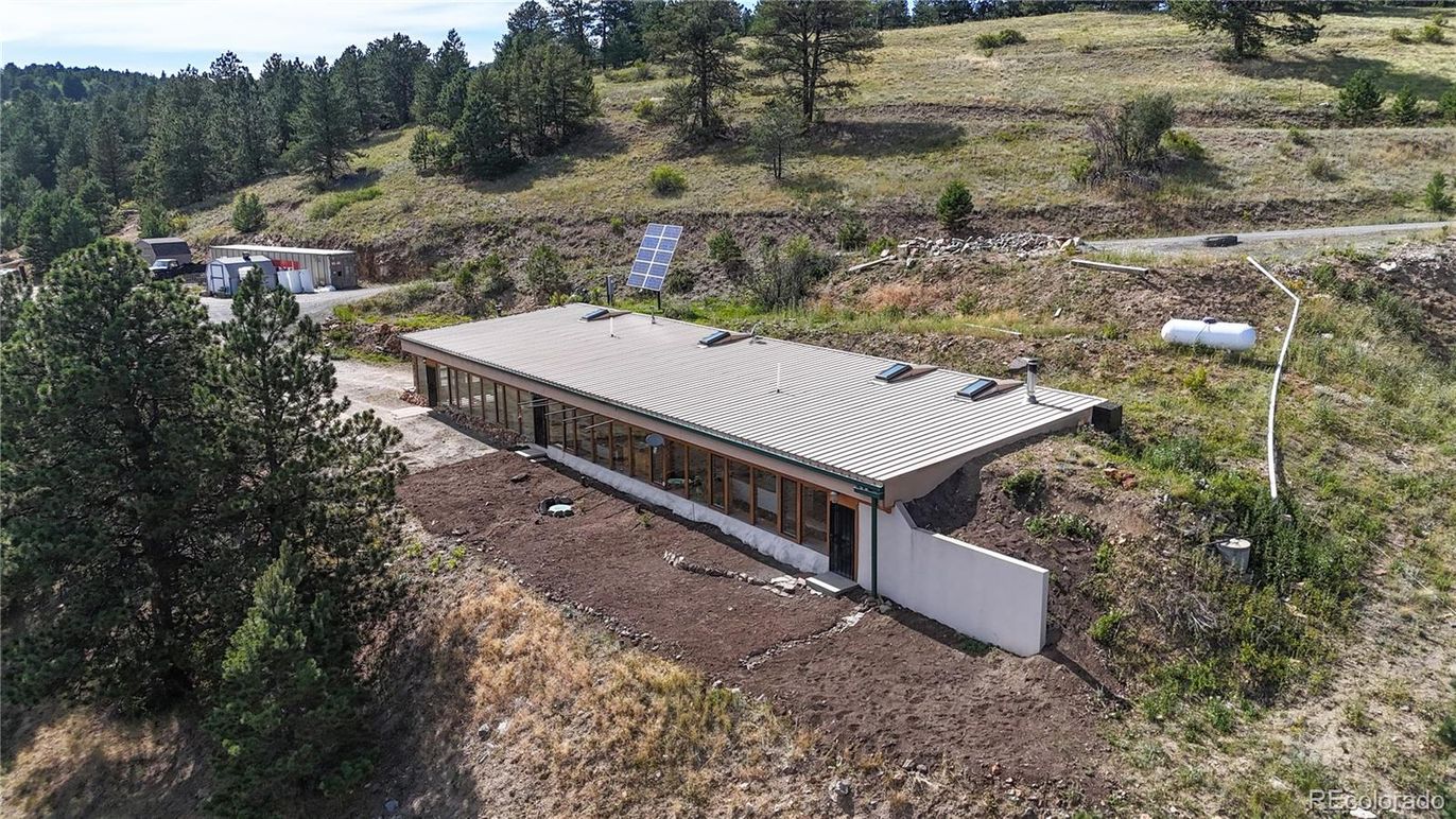 Exterior, Drone