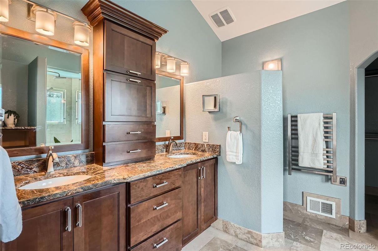 Bathroom, Dual Sink Vanities, Interior