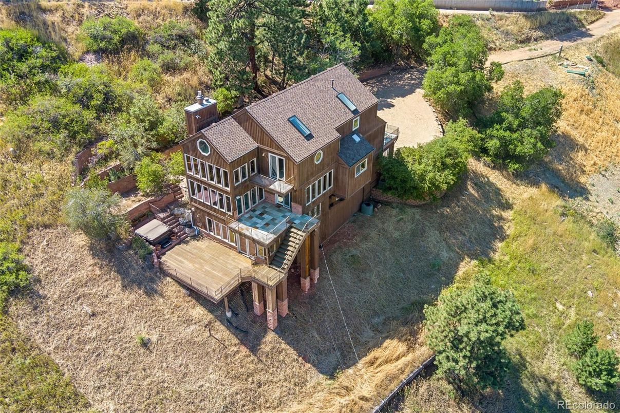 Exterior, Drone