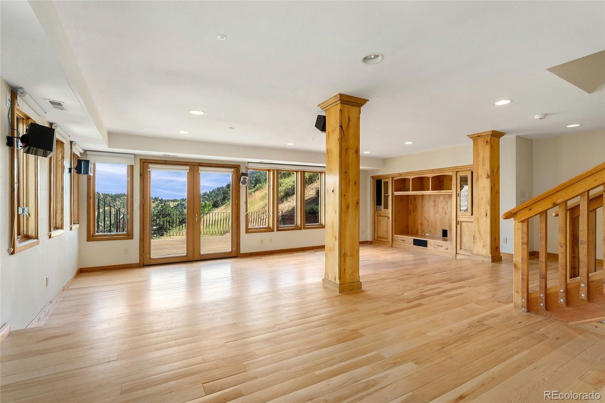 Empty room, Interior, Recessed Lighting, Wood Texture Flooring