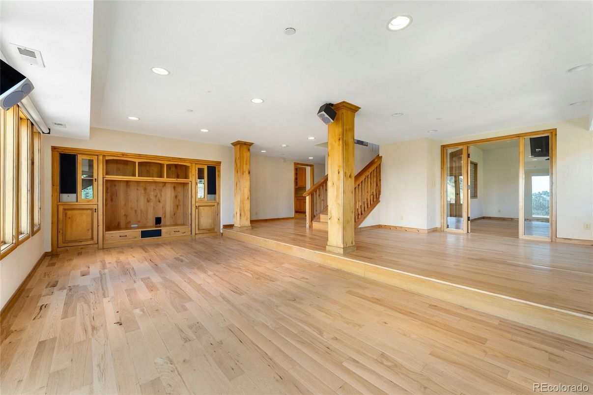 Empty room, Interior, Recessed Lighting, Wood Texture Flooring