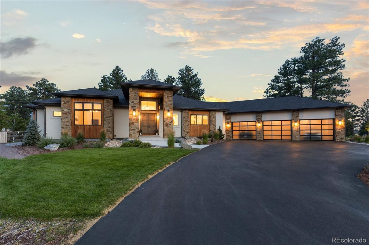 Attached, Exterior, Facade, Modern