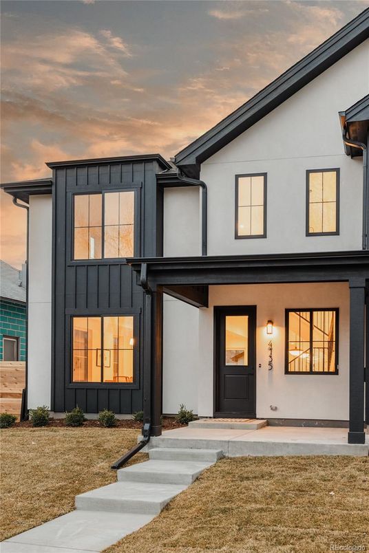 Exterior, Facade, Modern