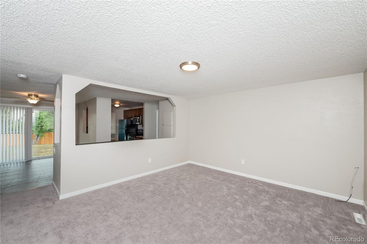 Empty room, Interior