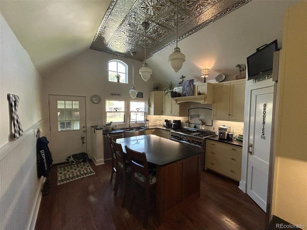 Interior, Kitchen, Pendant Lights, Wood Texture Flooring