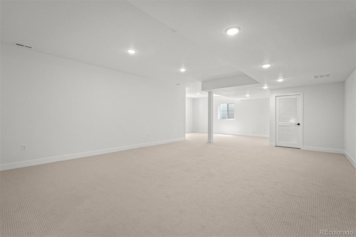 Empty room, Interior, Recessed Lighting