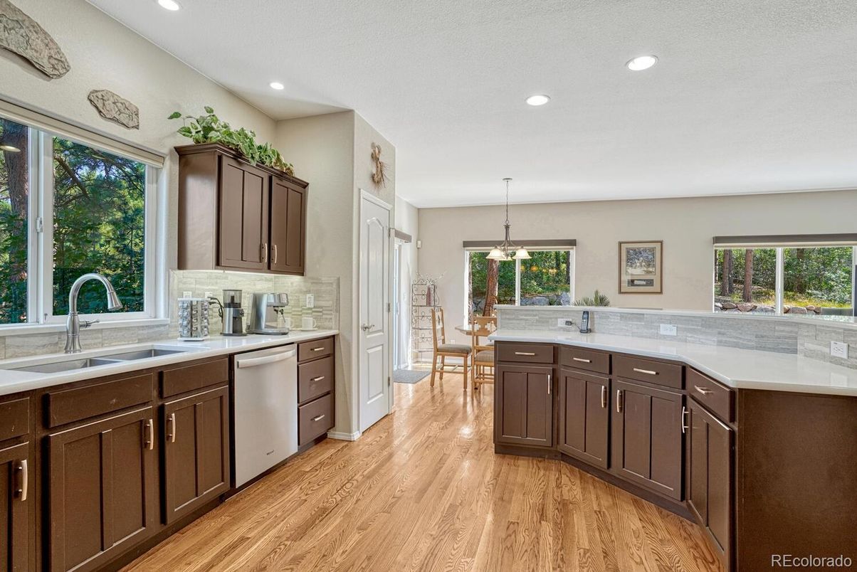 Dining room, Interior, Kitchen, Pendant Lights, Recessed Lighting, Wood Texture Flooring