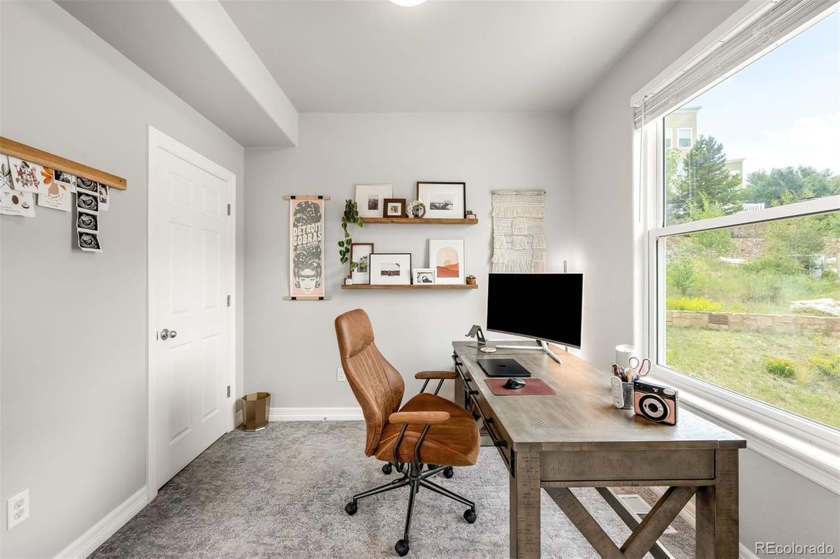 Home Office, Interior