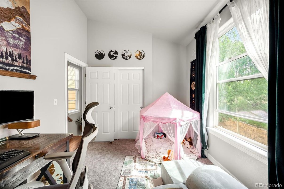Home Office, Interior