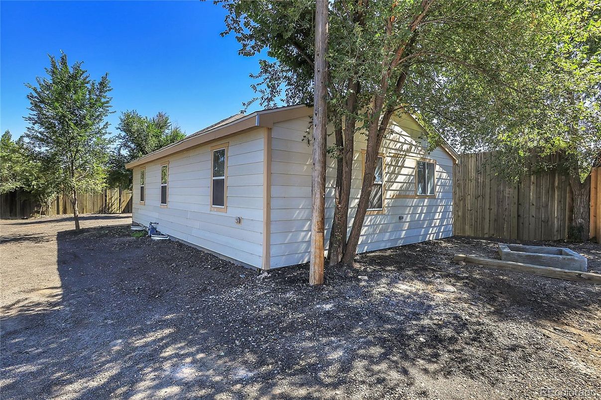 Detached Garage, Exterior
