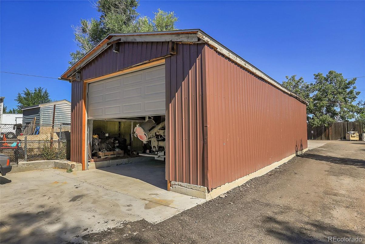 Detached Garage, Exterior