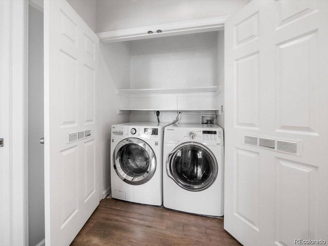 Interior, Utility Closets, Washer, Wood Texture Flooring