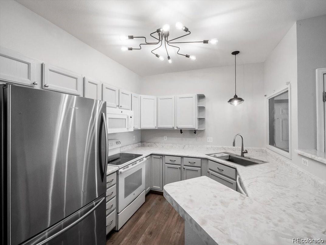 Interior, Kitchen, Pendant Lights, Wood Texture Flooring