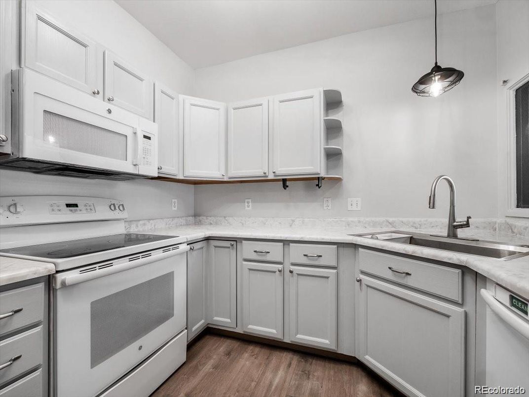 Interior, Kitchen, Pendant Lights, Wood Texture Flooring