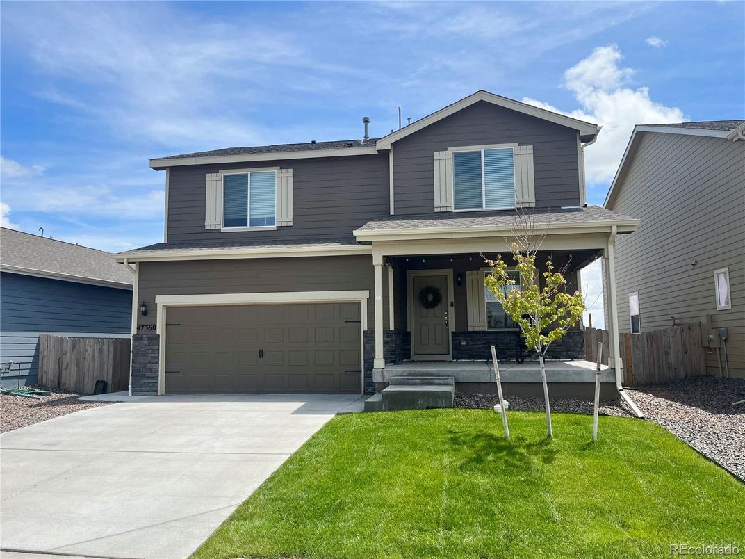 Attached, Exterior, Facade, American Craftsman
