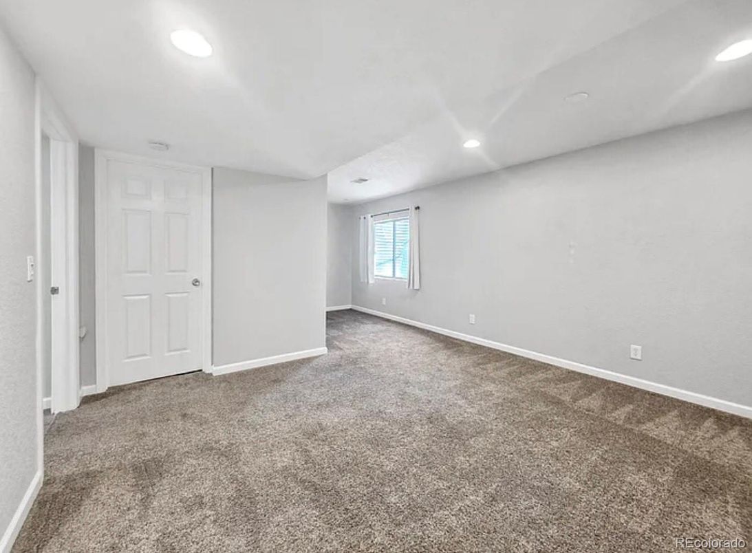 Empty room, Interior, Recessed Lighting