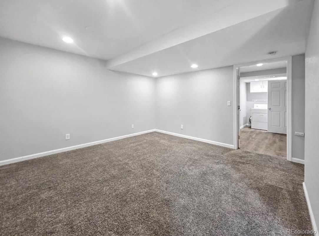Empty room, Interior, Recessed Lighting