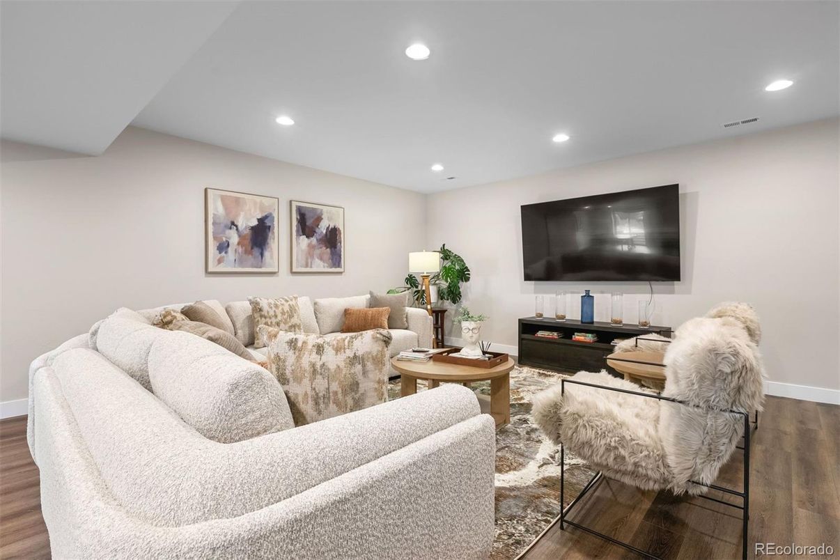 Interior, Living room, Recessed Lighting, Wood Texture Flooring