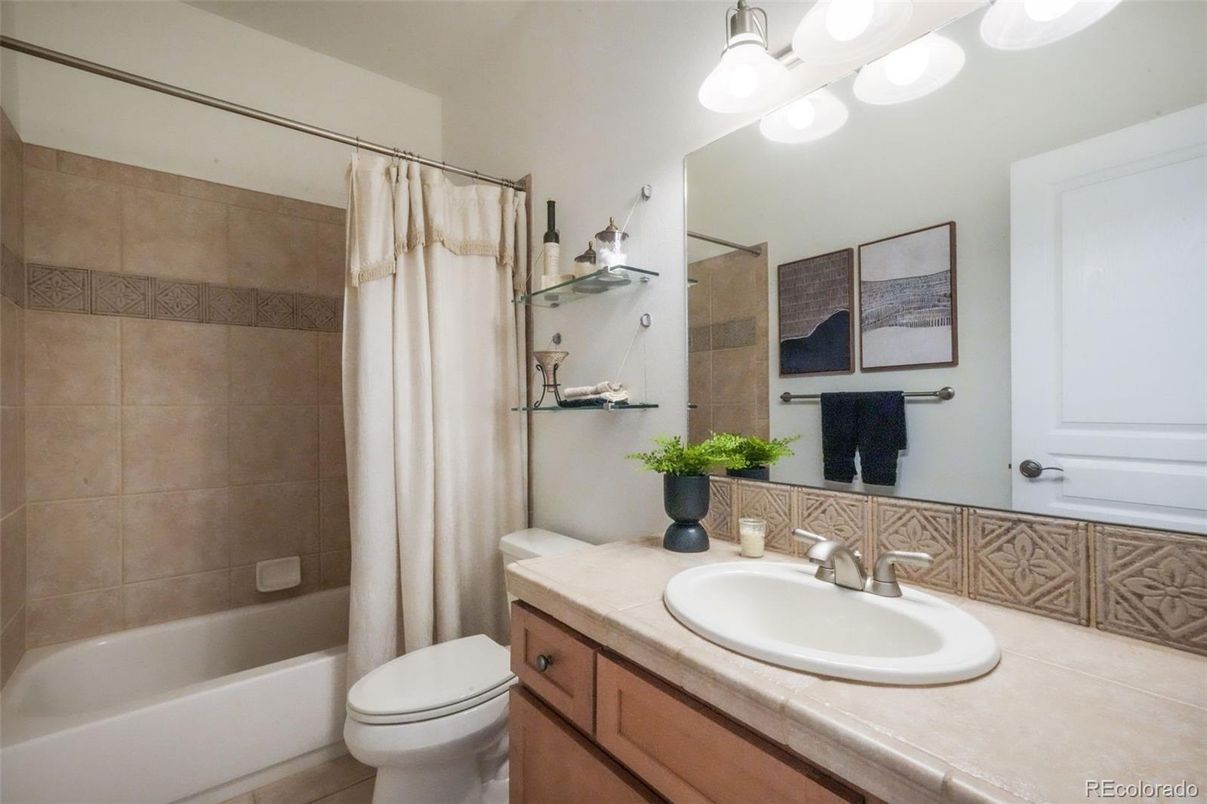 Bathroom, Interior, Tile Countertops