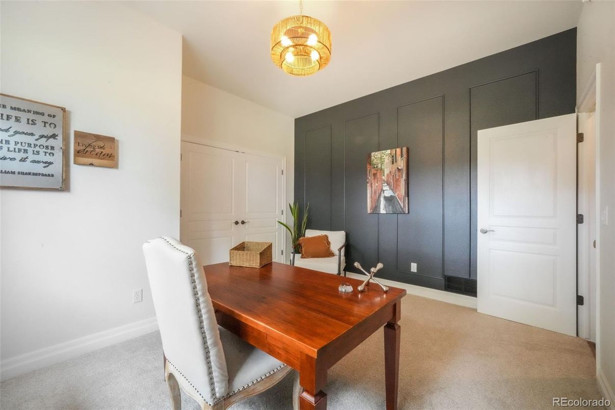 Home Office, Interior