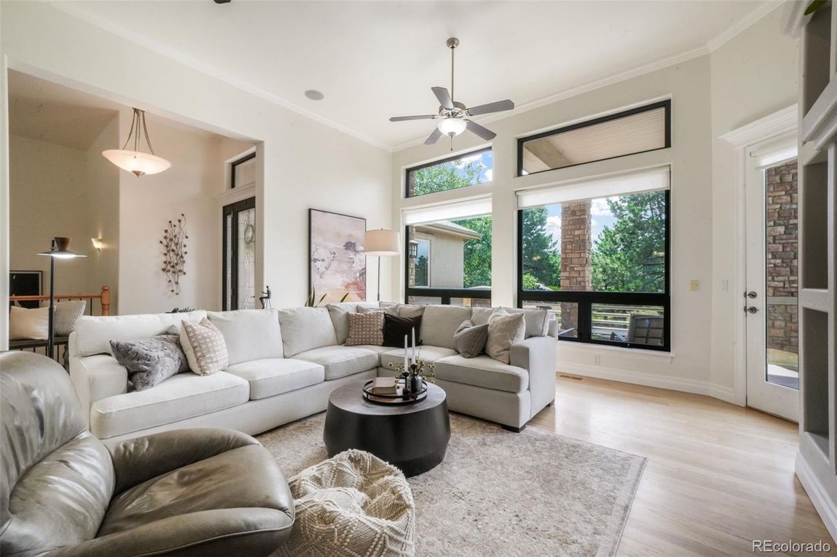 Interior, Living room, Pendant Lights, Wood Texture Flooring