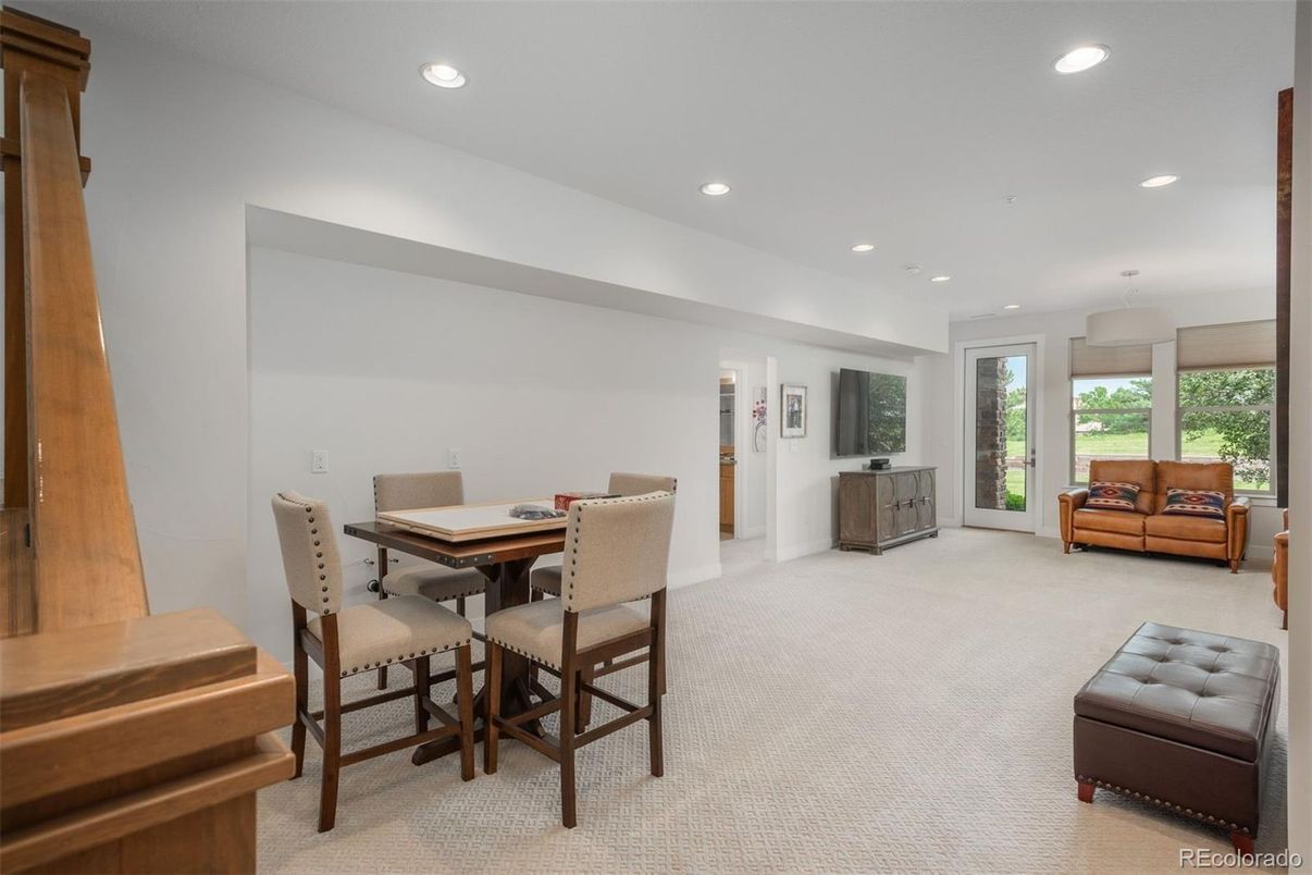 Dining room, Interior, Recessed Lighting