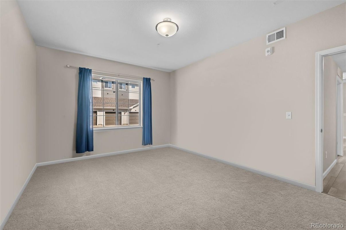 Empty room, Interior