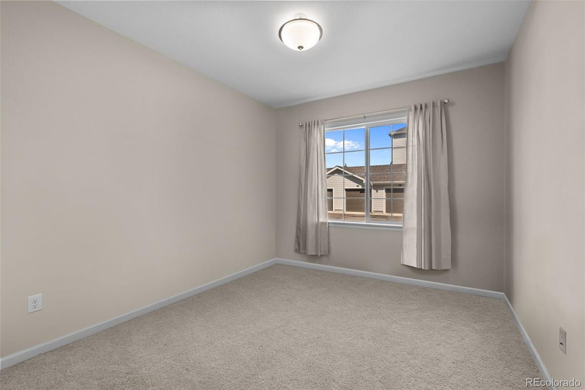 Empty room, Interior