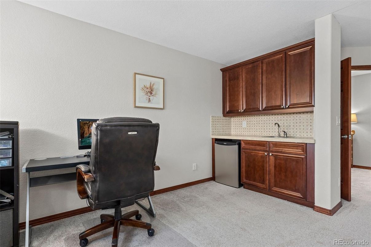 Home Office, Interior